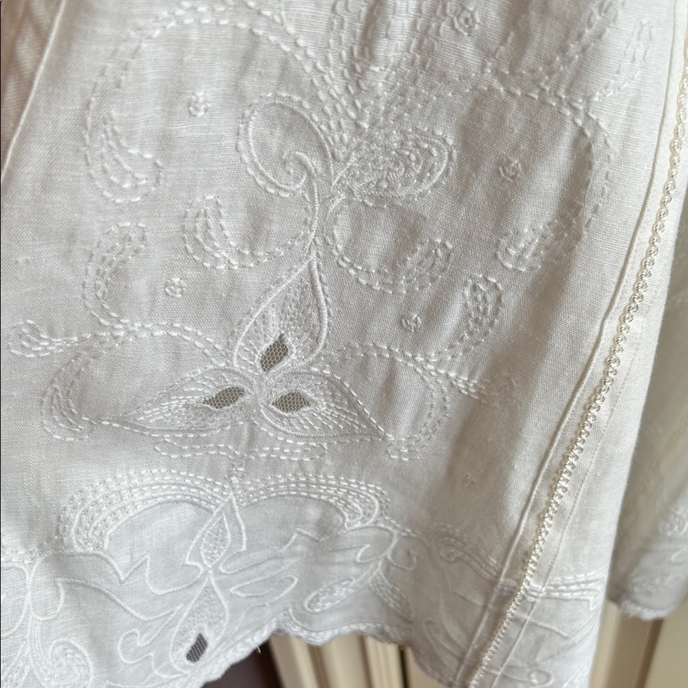 ANTONIO MELANI Cream Skirt
#0023 - Picture 5 of 10